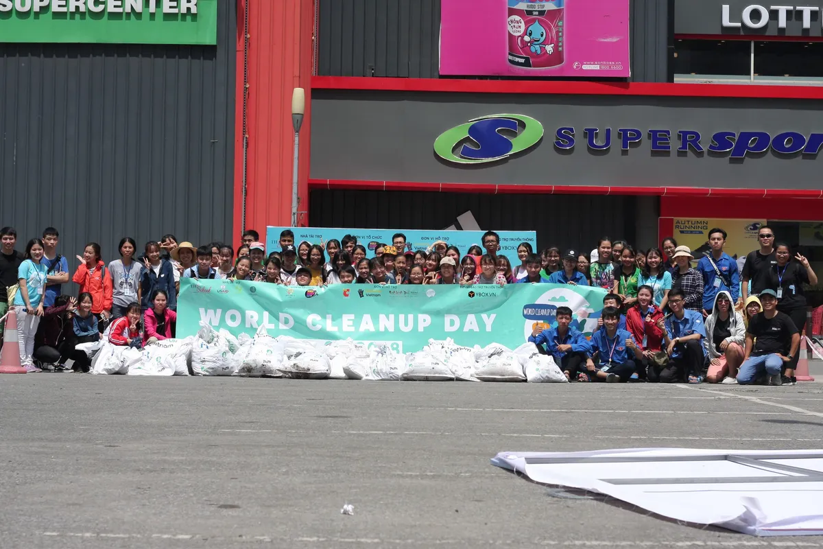 World Cleanup Day: Cùng chung tay dọn sạch các bãi rác tự phát - Ảnh 1.