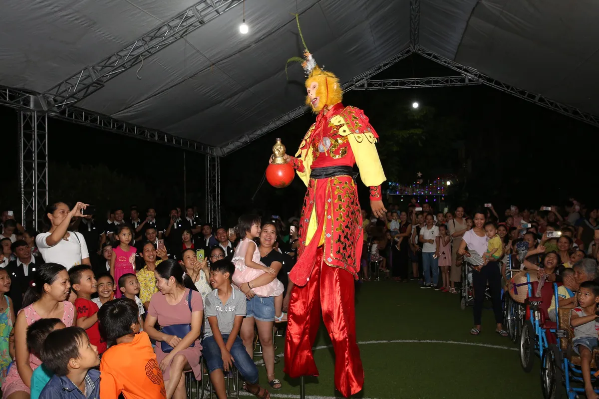 Mang Trung thu đến với các em nhỏ tại Trung tâm phục hồi chức năng người khuyết tật Thụy An - Ảnh 3.