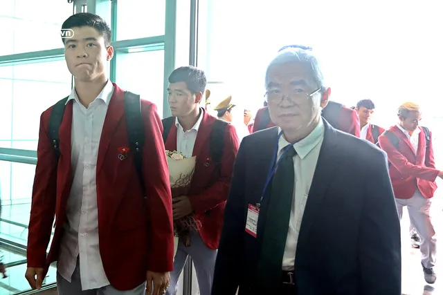 Rực sắc đỏ từ Nội Bài về Mỹ Đình chào đón Olympic Việt Nam trở về từ ASIAD 2018 - Ảnh 6.