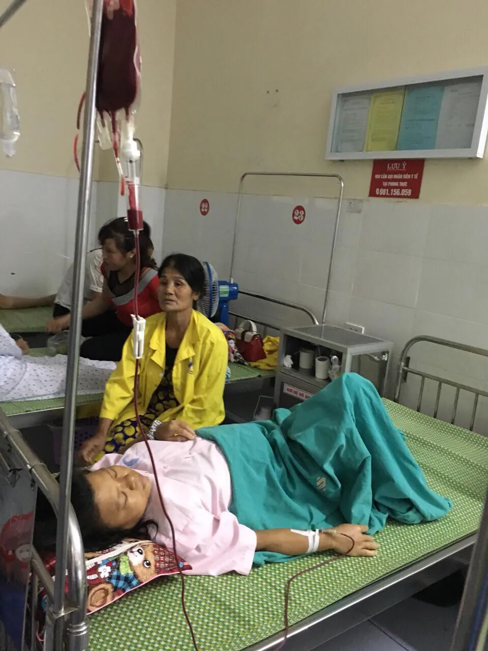 Đẻ tại nhà, sản phụ bị vỡ tử cung nguy kịch - Ảnh 1. Đẻ tại nhà, sản phụ bị vỡ tử cung nguy kịch - Ảnh 1.