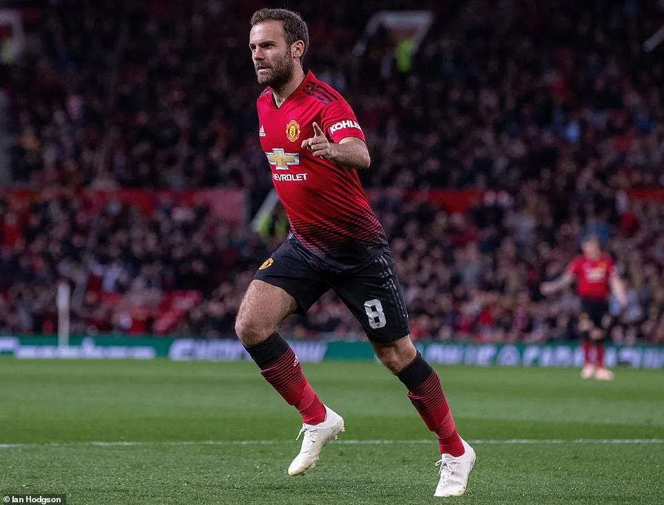 Kết quả bóng đá sáng 26/9: Manchester United bị loại khỏi cúp Liên Đoàn - Ảnh 2. Kết quả bóng đá sáng 26/9: Manchester United bị loại khỏi cúp Liên Đoàn - Ảnh 2.