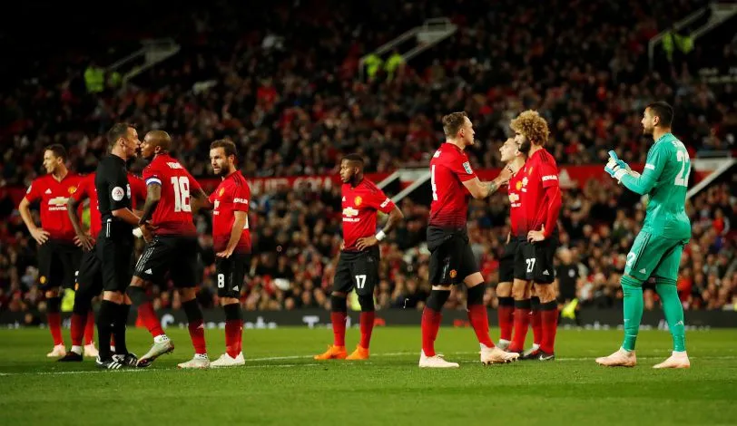 Man Utd đại loạn: Jose Mourinho tước băng đội trưởng của Paul Pogba - Ảnh 1. Man Utd đại loạn: Jose Mourinho tước băng đội trưởng của Paul Pogba - Ảnh 1.