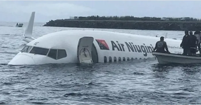 Máy bay của Papua New Guinea rơi xuống biển Micronesia - Ảnh 2. Máy bay của Papua New Guinea rơi xuống biển Micronesia - Ảnh 2.