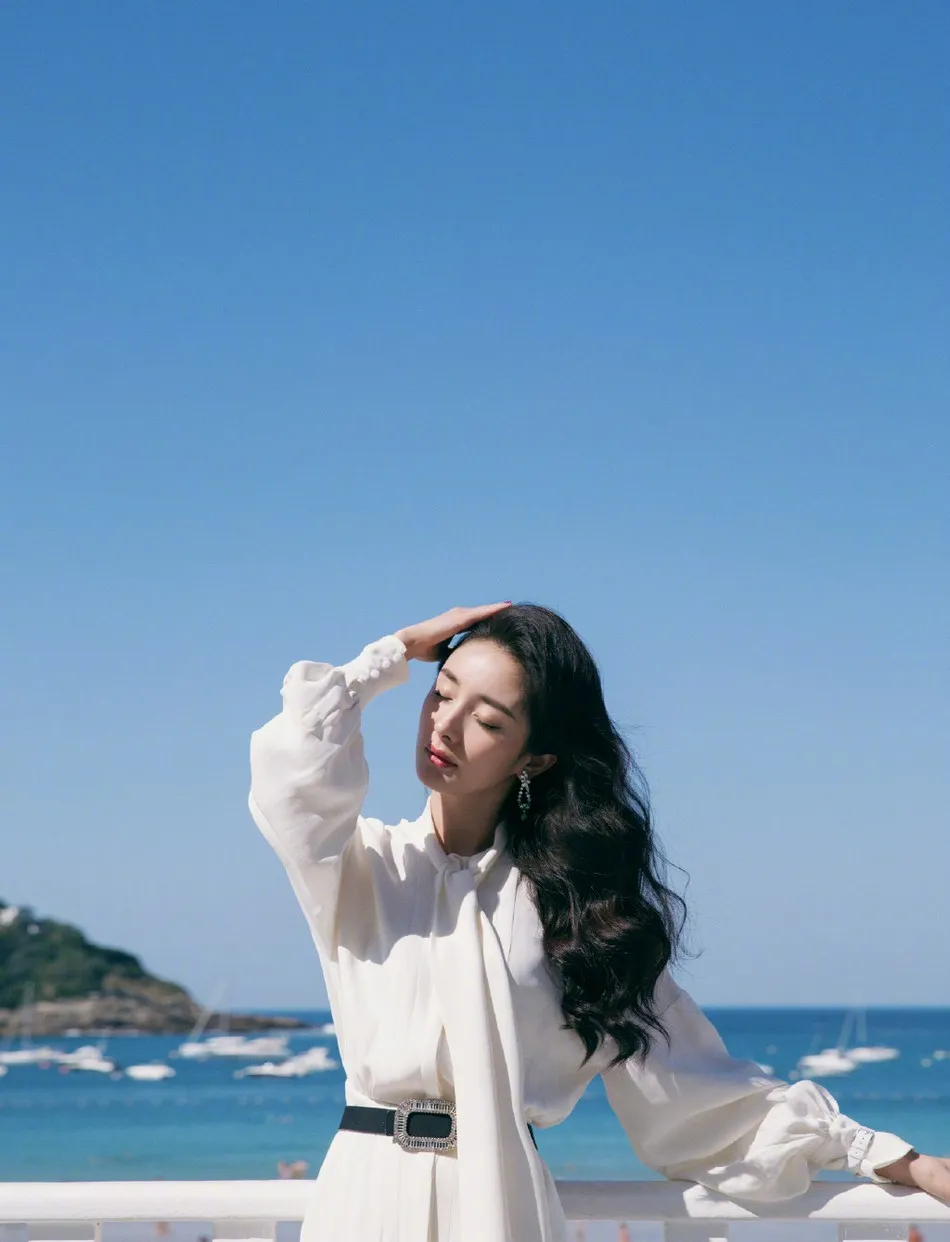 Dương Mịch lộ dấu hiệu tuổi t&aacute;c trong ảnh mới - Ảnh 3.