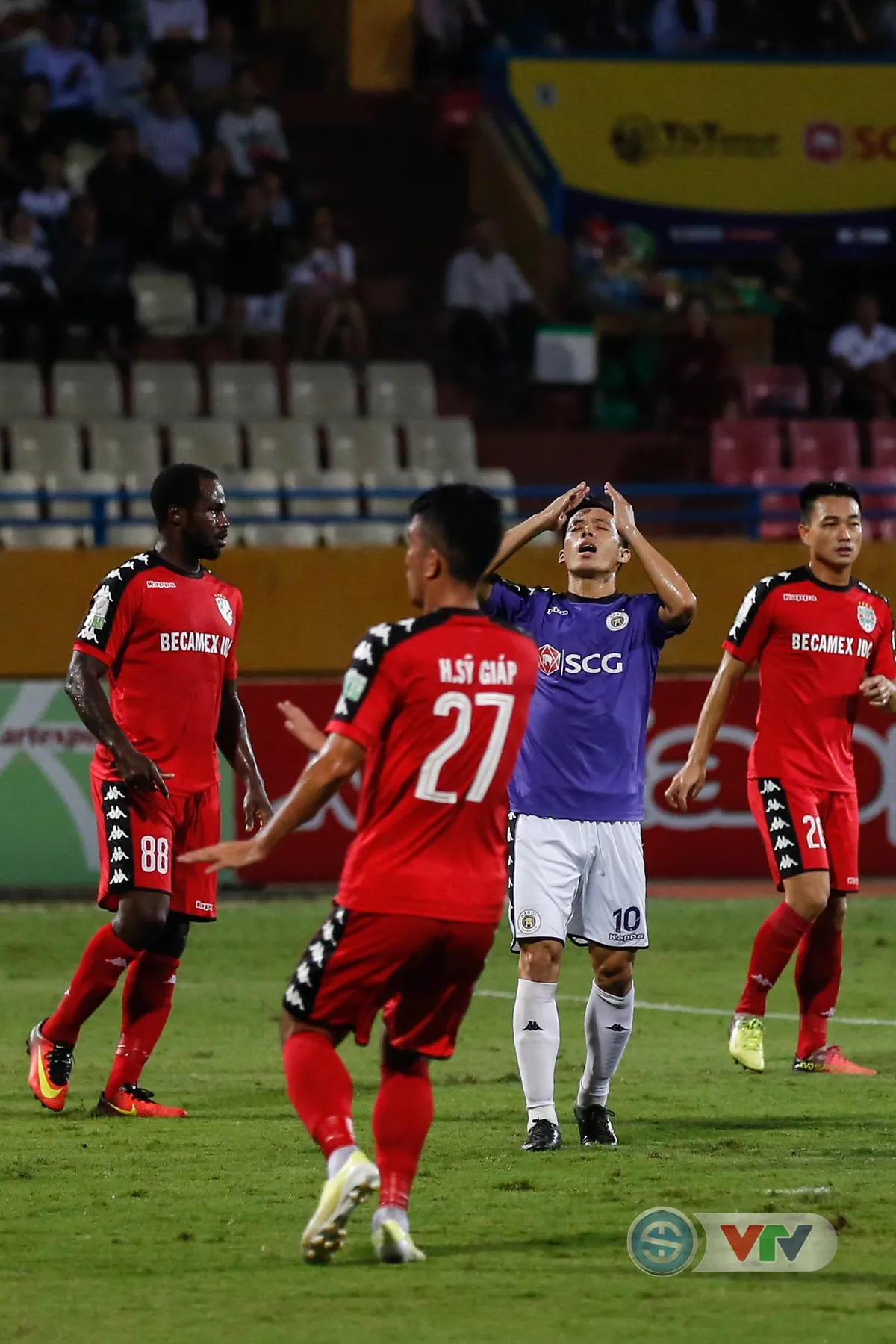 ẢNH: Thắng Becamex Bình Dương, CLB Hà Nội phá sâu kỷ lục về điểm số tại V.League - Ảnh 8. ẢNH: Thắng Becamex Bình Dương, CLB Hà Nội phá sâu kỷ lục về điểm số tại V.League - Ảnh 8.