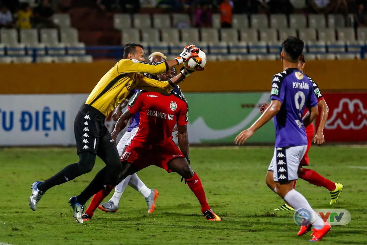ẢNH: Thắng Becamex Bình Dương, CLB Hà Nội phá sâu kỷ lục về điểm số tại V.League - Ảnh 12. ẢNH: Thắng Becamex Bình Dương, CLB Hà Nội phá sâu kỷ lục về điểm số tại V.League - Ảnh 12.