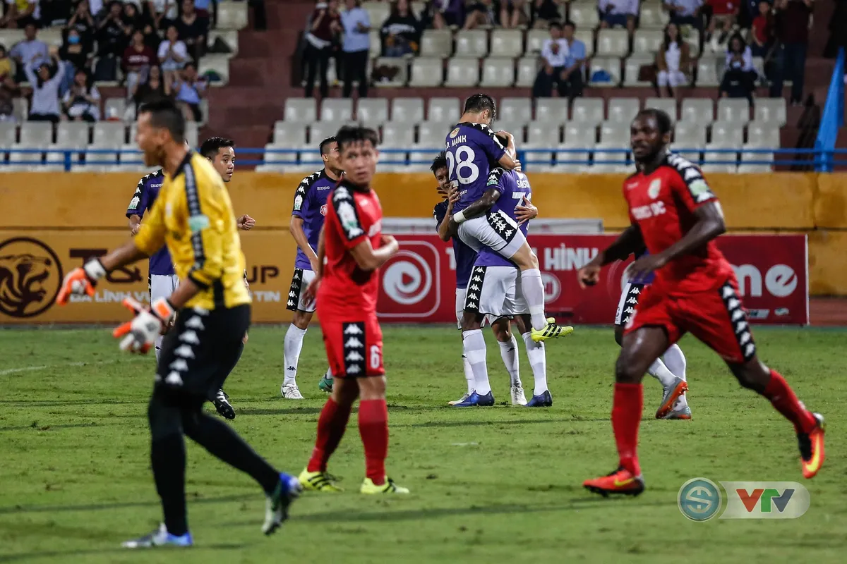 ẢNH: Thắng Becamex Bình Dương, CLB Hà Nội phá sâu kỷ lục về điểm số tại V.League - Ảnh 19. ẢNH: Thắng Becamex Bình Dương, CLB Hà Nội phá sâu kỷ lục về điểm số tại V.League - Ảnh 19.