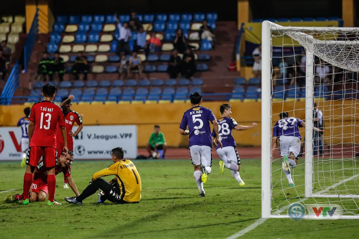 ẢNH: Thắng Becamex Bình Dương, CLB Hà Nội phá sâu kỷ lục về điểm số tại V.League - Ảnh 20. ẢNH: Thắng Becamex Bình Dương, CLB Hà Nội phá sâu kỷ lục về điểm số tại V.League - Ảnh 20.