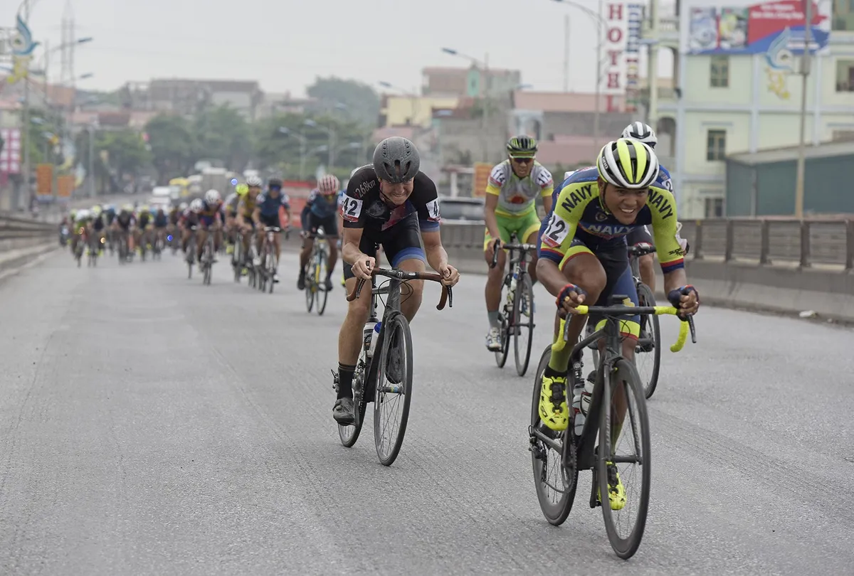 ẢNH: Những khoảnh khắc ấn tượng chặng 2 Giải xe đạp quốc tế VTV Cup Tôn Hoa Sen 2018 - Hà Nội đi Thanh Hoá - Ảnh 6. ẢNH: Những khoảnh khắc ấn tượng chặng 2 Giải xe đạp quốc tế VTV Cup Tôn Hoa Sen 2018 - Hà Nội đi Thanh Hoá - Ảnh 6.
