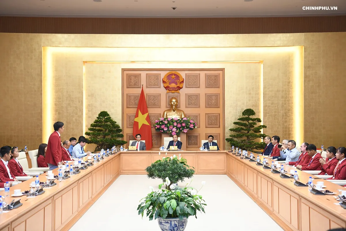 Thủ tướng gặp mặt đo&agrave;n thể thao Việt Nam dự ASIAD 2018 - Ảnh 4.
