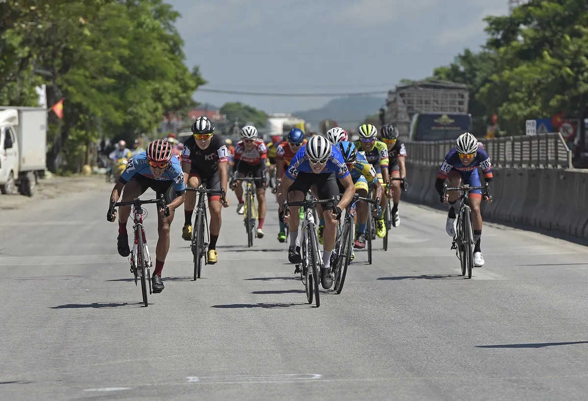 ẢNH: Những khoảnh khắc ấn tượng chặng 3 Giải xe đạp quốc tế VTV Cup Tôn Hoa Sen 2018 - Thanh Hoá đi Nghệ An - Ảnh 5. ẢNH: Những khoảnh khắc ấn tượng chặng 3 Giải xe đạp quốc tế VTV Cup Tôn Hoa Sen 2018 - Thanh Hoá đi Nghệ An - Ảnh 5.