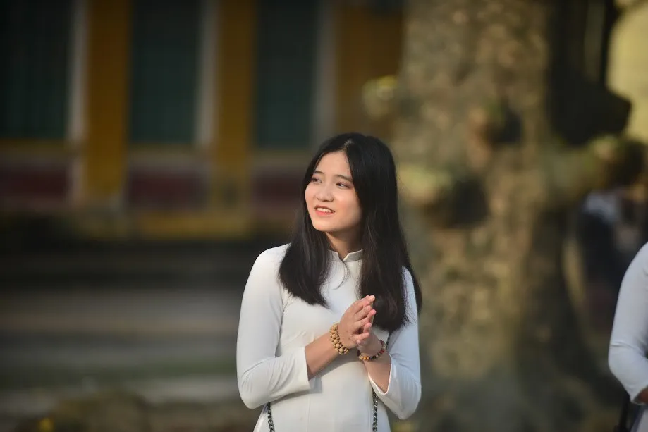 Thướt tha tà áo dài trắng nữ sinh trong ngày khai trường - Ảnh 4.