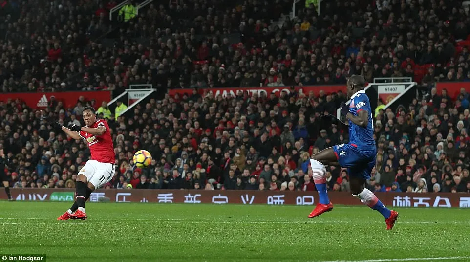 Manchester United thắng thuyết phục Stoke City - Ảnh 3. Manchester United thắng thuyết phục Stoke City - Ảnh 3.