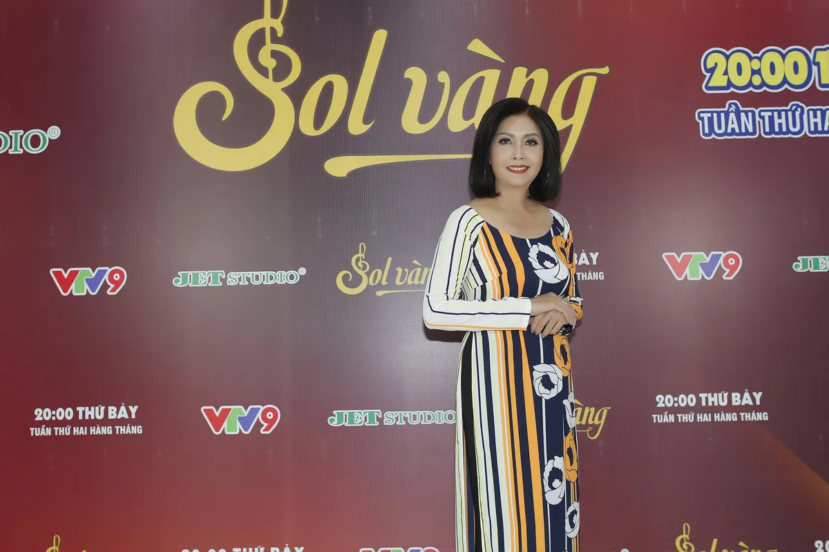 Ngọc Sơn tạo dáng xì-tin mở hàng Sol vàng 2018 - Ảnh 3.