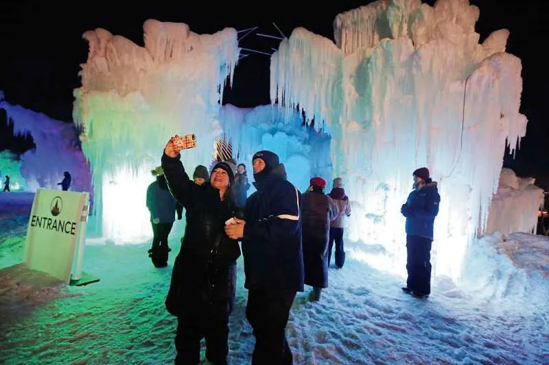 Chiêm ngưỡng lâu đài băng tại Winnipeg - Ảnh 4.