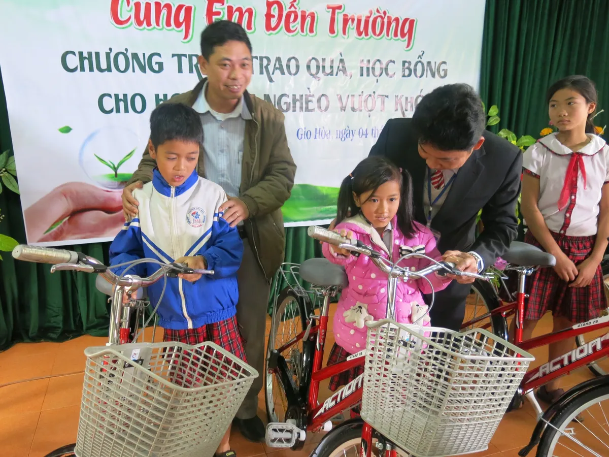 Món quà đầu năm đến với các em học sinh Quảng Trị - Ảnh 14.