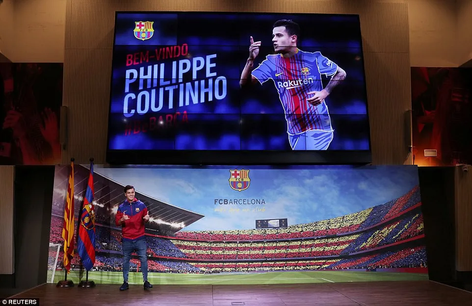 Ch&ugrave;m ảnh: Coutinho c&oacute; mặt tại đại bản doanh Barcelona chờ thời điểm ra mắt - Ảnh 3.