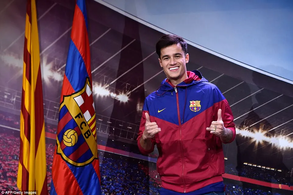 Ch&ugrave;m ảnh: Coutinho c&oacute; mặt tại đại bản doanh Barcelona chờ thời điểm ra mắt - Ảnh 5.