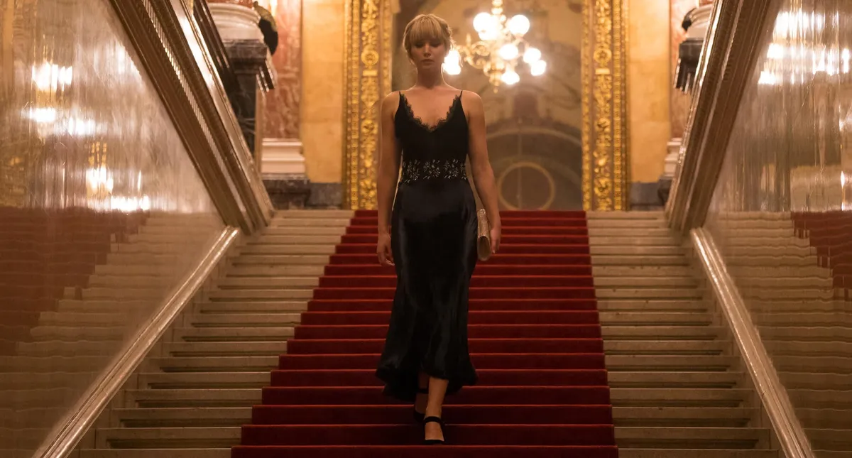 Jennifer Lawrence hóa điệp viên gợi cảm trong phim Red Sparrow - Ảnh 4.