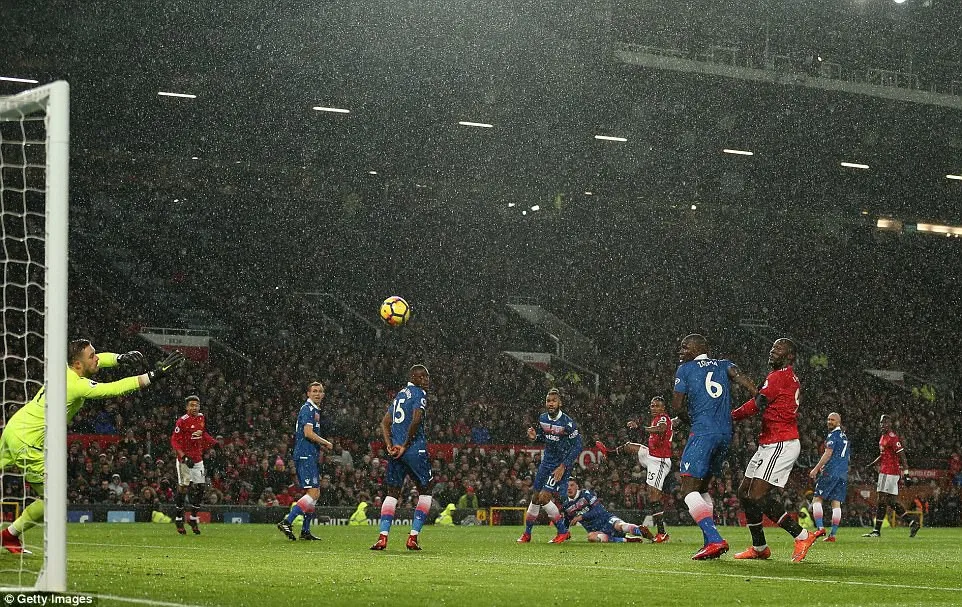 Manchester United thắng thuyết phục Stoke City - Ảnh 2. Manchester United thắng thuyết phục Stoke City - Ảnh 2.