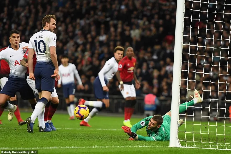 VIDEO Tottenham 0-1 Man Utd: Rashford và De Gea làm nên chiến tích - Ảnh 3. VIDEO Tottenham 0-1 Man Utd: Rashford và De Gea làm nên chiến tích - Ảnh 3.