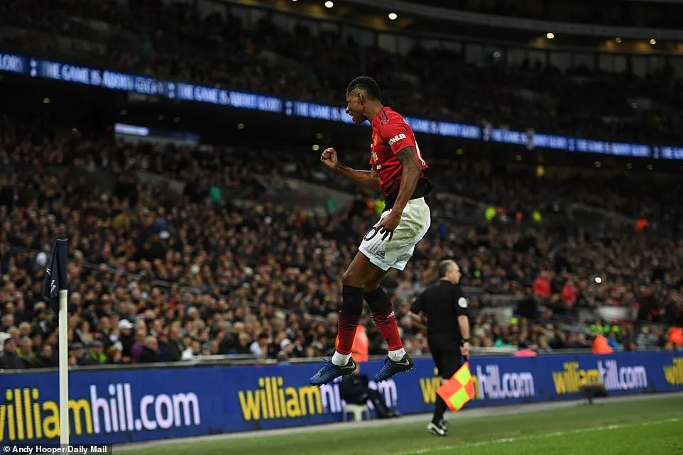 Kết quả bóng đá quốc tế đêm 13/1, rạng sáng 14/1: Man Utd thắng ấn tượng Tottenham, Real Madrid và Barcelona toàn thắng - Ảnh 2.