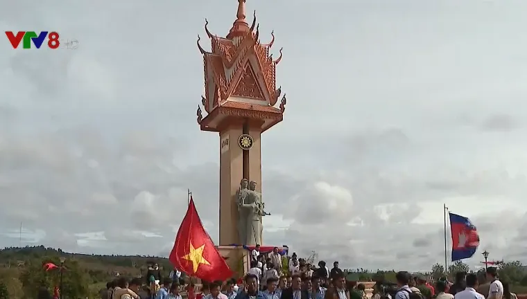 Khánh thành Đài hữu nghị Việt Nam - Campuchia - Ảnh 1.