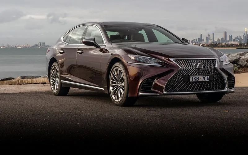 Xe sang Lexus LS500 tại Việt Nam gặp lỗi buộc phải triệu hồi - Ảnh 1.