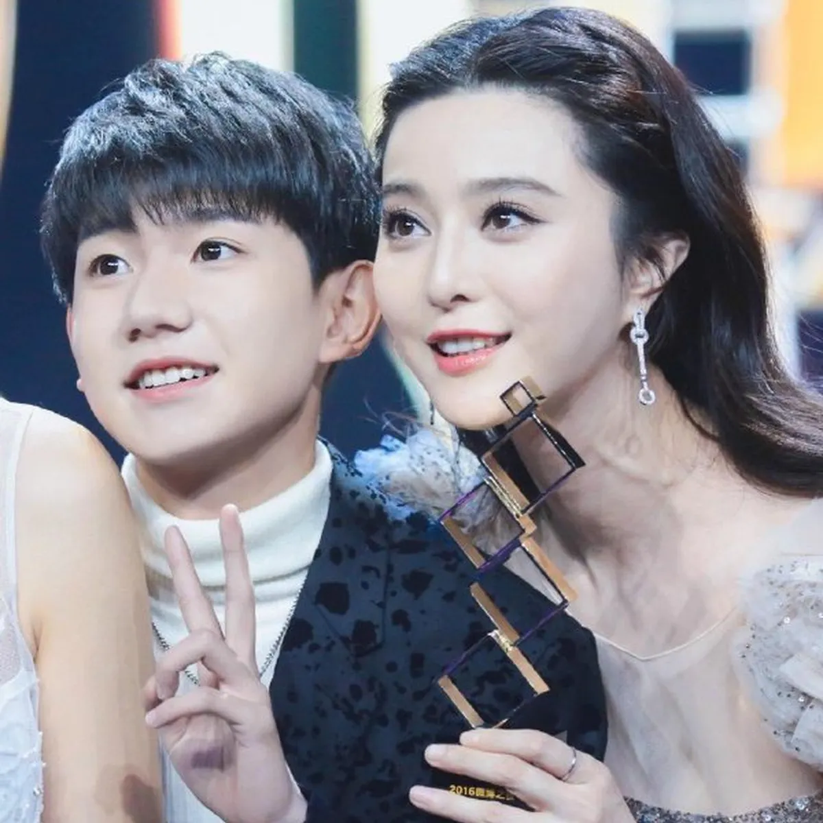 Thành viên TFBoys phủ nhận tin Phạm Băng Băng nợ tiền cát xê - Ảnh 1.