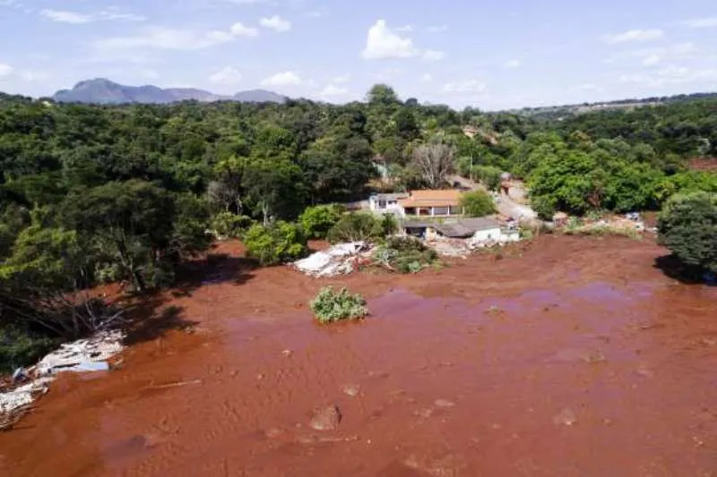 Brazil: Nỗ lực tìm kiếm hơn 300 người mất tích do vỡ đập - Ảnh 3.