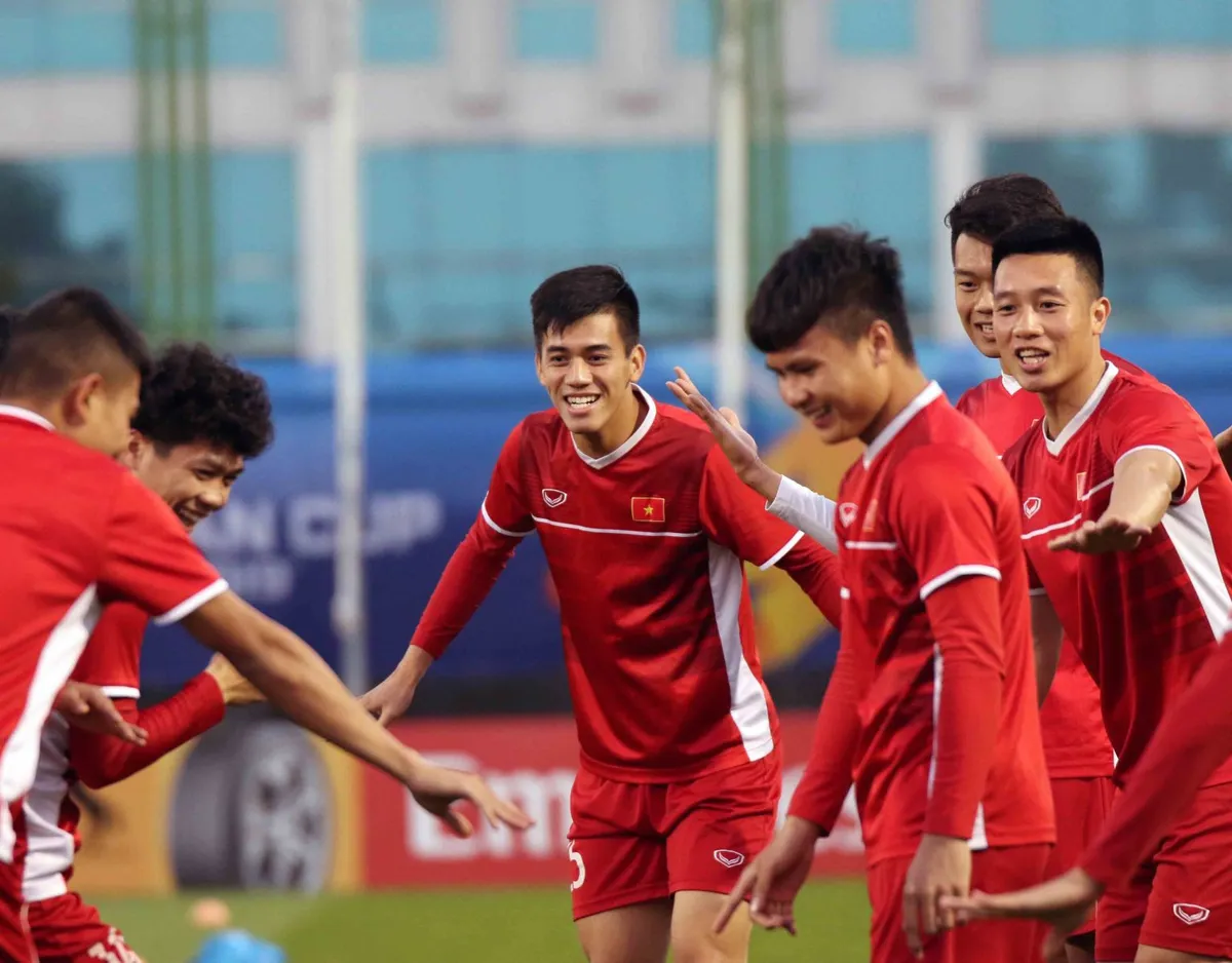 ẢNH: Buổi tập đầu tiên của ĐT Việt Nam tại Abu Dhabi - Ảnh 9. ẢNH: Buổi tập đầu tiên của ĐT Việt Nam tại Abu Dhabi - Ảnh 9.