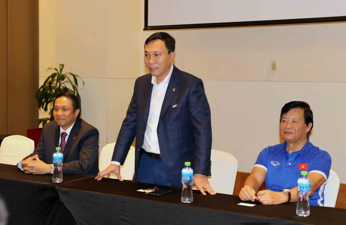 Đại sứ Việt Nam tại UAE tới thăm, kh&iacute;ch lệ tinh thần thầy tr&ograve; HLV Park Hang-seo - Ảnh 2.