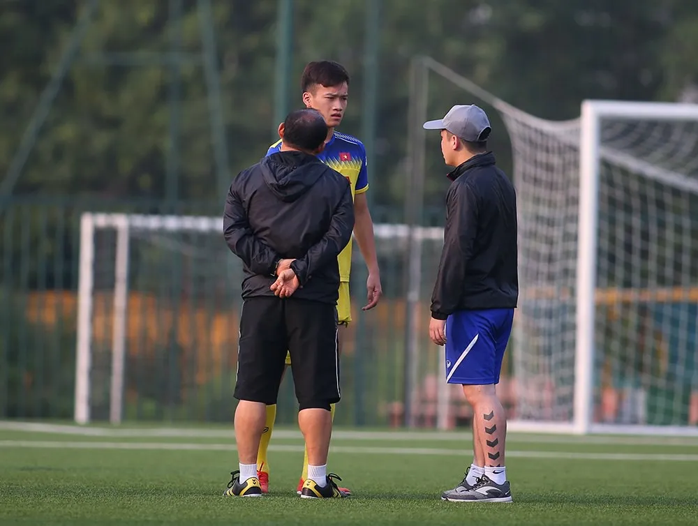 Lo lắng về chấn thương, thầy Park cho U22 Việt Nam tập nhẹ - Ảnh 9. Lo lắng về chấn thương, thầy Park cho U22 Việt Nam tập nhẹ - Ảnh 9.