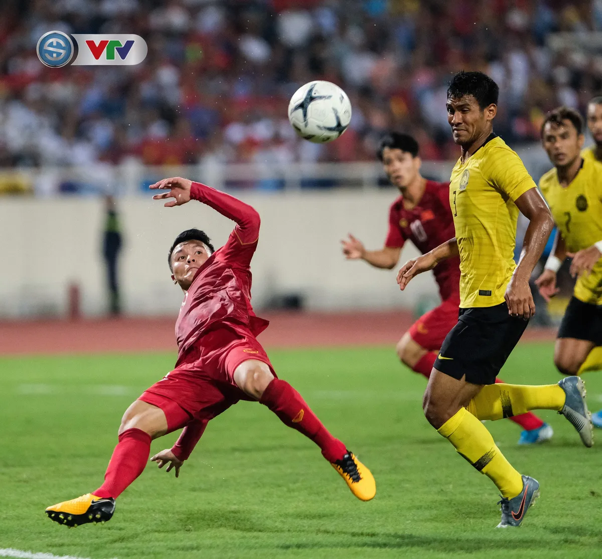 ẢNH: Khoảnh khắc thiên tài của Quang Hải giúp ĐT Việt Nam thắng ĐT Malaysia - Ảnh 8. ẢNH: Khoảnh khắc thiên tài của Quang Hải giúp ĐT Việt Nam thắng ĐT Malaysia - Ảnh 8.
