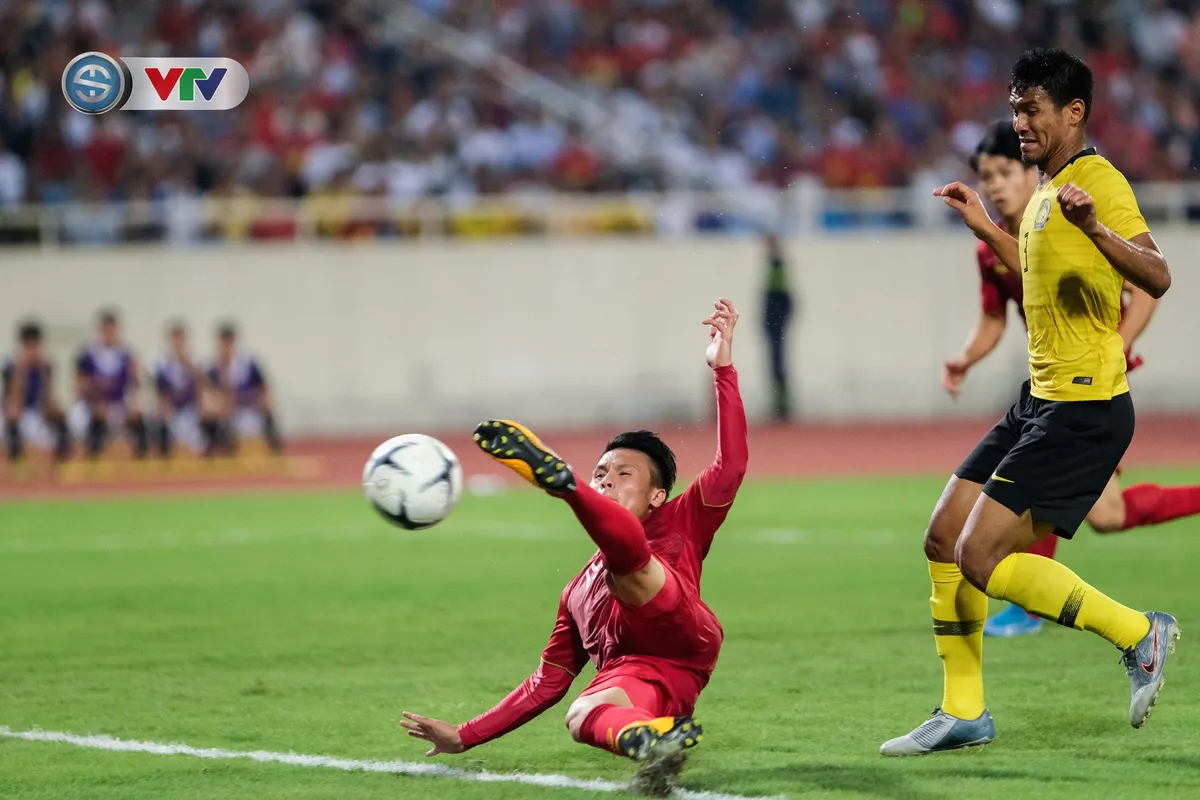 ẢNH: Khoảnh khắc thiên tài của Quang Hải giúp ĐT Việt Nam thắng ĐT Malaysia - Ảnh 9. ẢNH: Khoảnh khắc thiên tài của Quang Hải giúp ĐT Việt Nam thắng ĐT Malaysia - Ảnh 9.