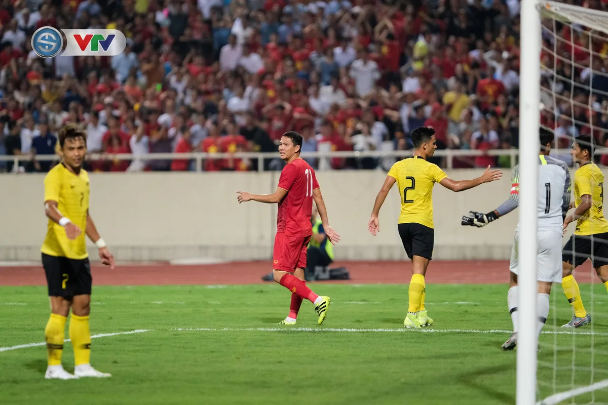 ẢNH: Khoảnh khắc thiên tài của Quang Hải giúp ĐT Việt Nam thắng ĐT Malaysia - Ảnh 17. ẢNH: Khoảnh khắc thiên tài của Quang Hải giúp ĐT Việt Nam thắng ĐT Malaysia - Ảnh 17.
