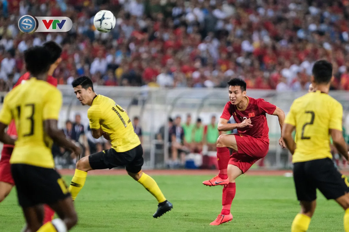 ẢNH: Khoảnh khắc thiên tài của Quang Hải giúp ĐT Việt Nam thắng ĐT Malaysia - Ảnh 7. ẢNH: Khoảnh khắc thiên tài của Quang Hải giúp ĐT Việt Nam thắng ĐT Malaysia - Ảnh 7.