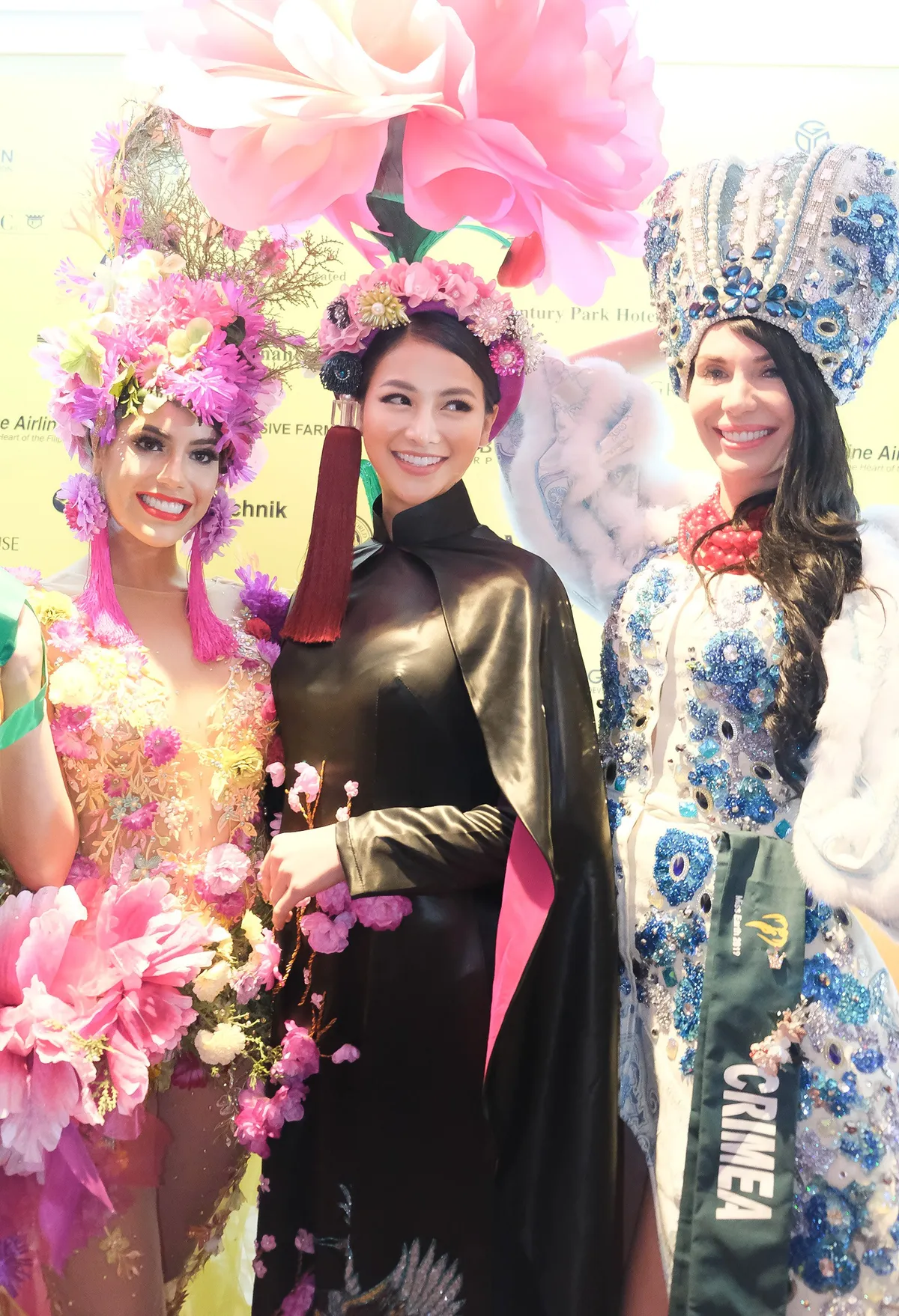 Phương Khánh diện áo dài lộng lẫy chấm thi Miss Earth 2019 - Ảnh 11.