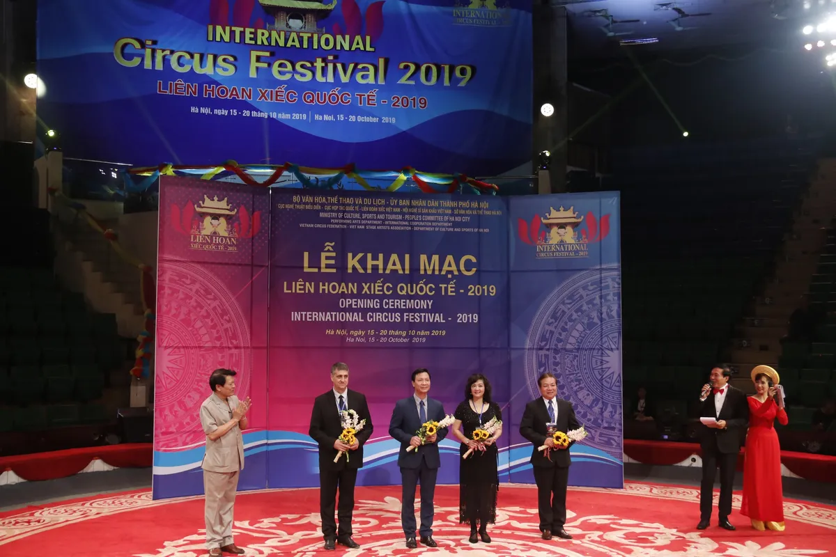 Khai mạc Liên hoan xiếc quốc tế 2019: Mở ra cơ hội thể hiện tài năng, sáng tạo và giao lưu văn hóa - Ảnh 3.