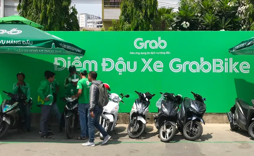 Grab thử nghiệm khu vực đón trả hành khách GrabBike tại Bến xe Miền Đông - Ảnh 1.