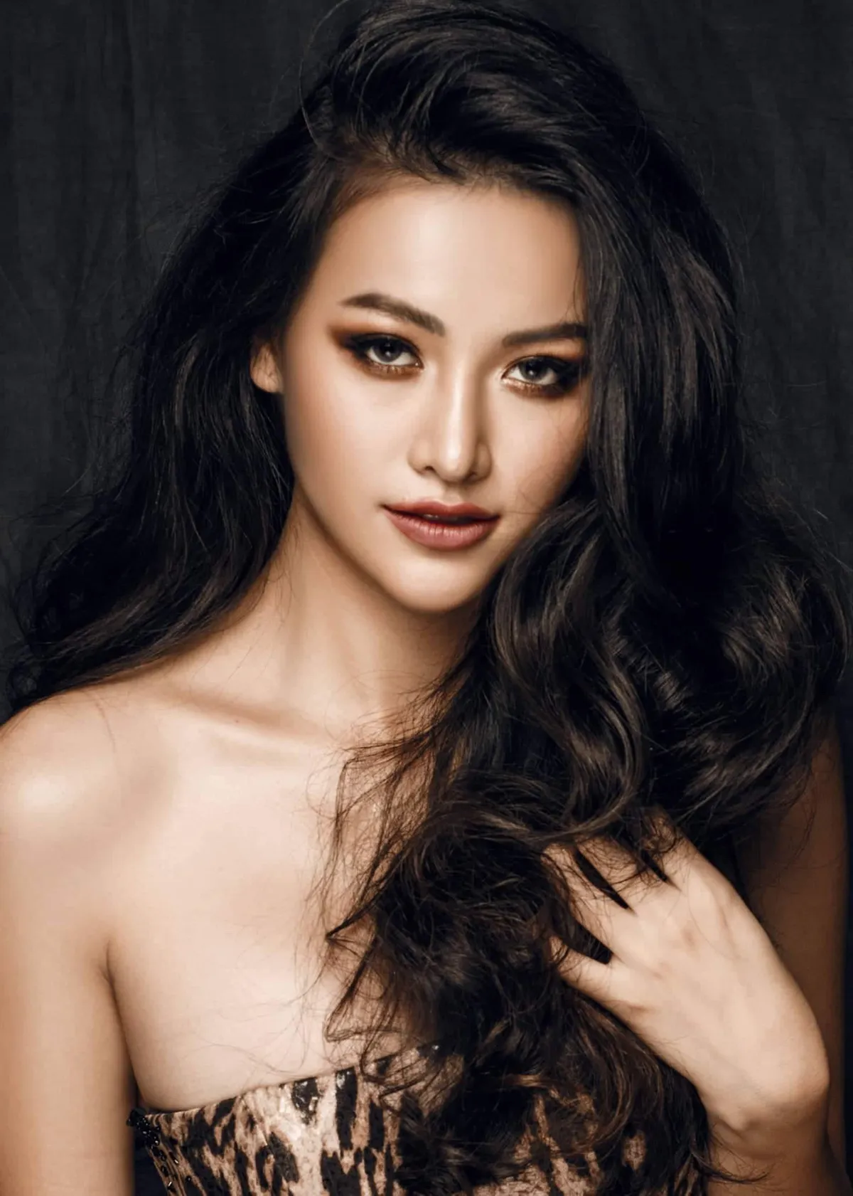 Phương Khánh tung bộ ảnh cuối cùng đội vương miện 3,5 tỷ trước Chung kết Miss Earth 2019 - Ảnh 20.