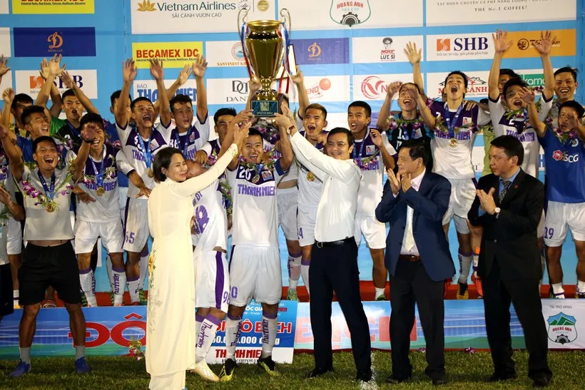 U21 Phố Hiến 0-1 U21 Hà Nội: U21 Hà Nội lần thứ 5 vô địch U21 Quốc gia - Ảnh 4. U21 Phố Hiến 0-1 U21 Hà Nội: U21 Hà Nội lần thứ 5 vô địch U21 Quốc gia - Ảnh 4.