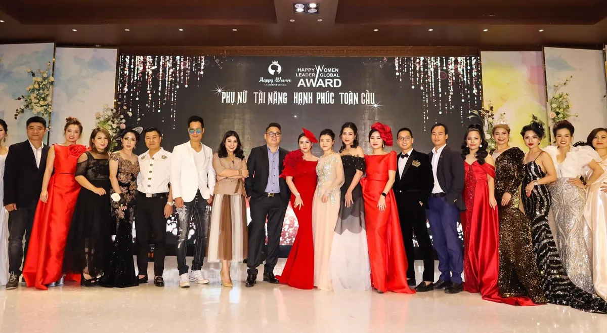 Bùi Thanh Hương xuất hiện rạng rỡ tại Happy Women Leader Global Award 2019 - Ảnh 5.