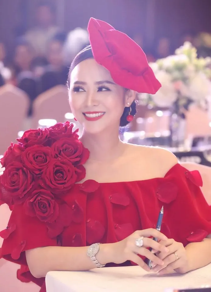 Bùi Thanh Hương xuất hiện rạng rỡ tại Happy Women Leader Global Award 2019 - Ảnh 6.