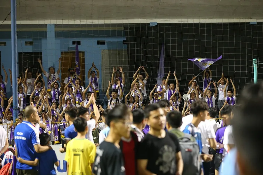 CLB Hà Nội tưng bừng nâng cúp vô địch V.League 2019 - Ảnh 7.