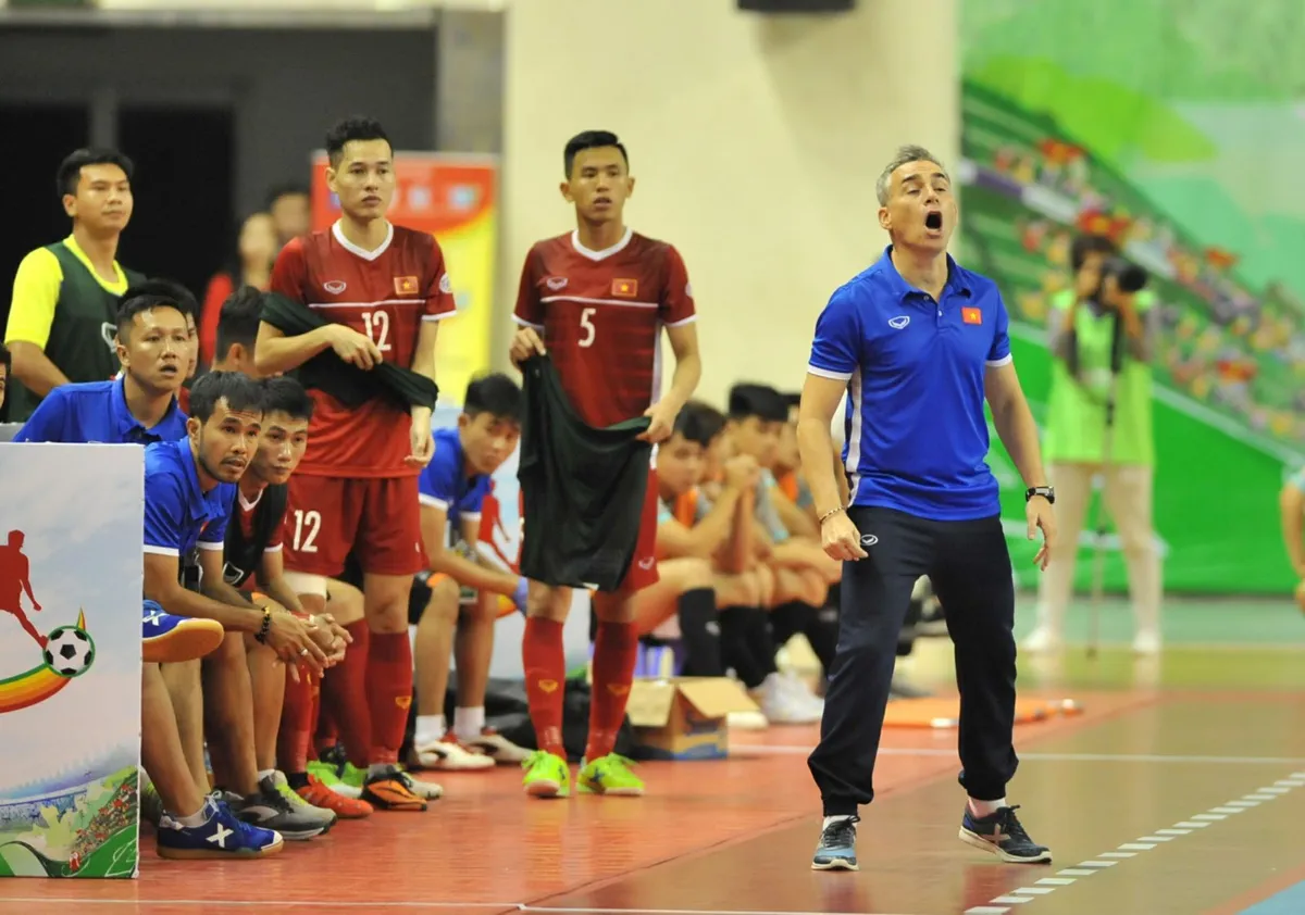 HLV Miguel Rodrigo: “Cần công bằng khi nhìn vào diễn biến của trận đấu” - Ảnh 1. HLV Miguel Rodrigo: “Cần công bằng khi nhìn vào diễn biến của trận đấu” - Ảnh 1.