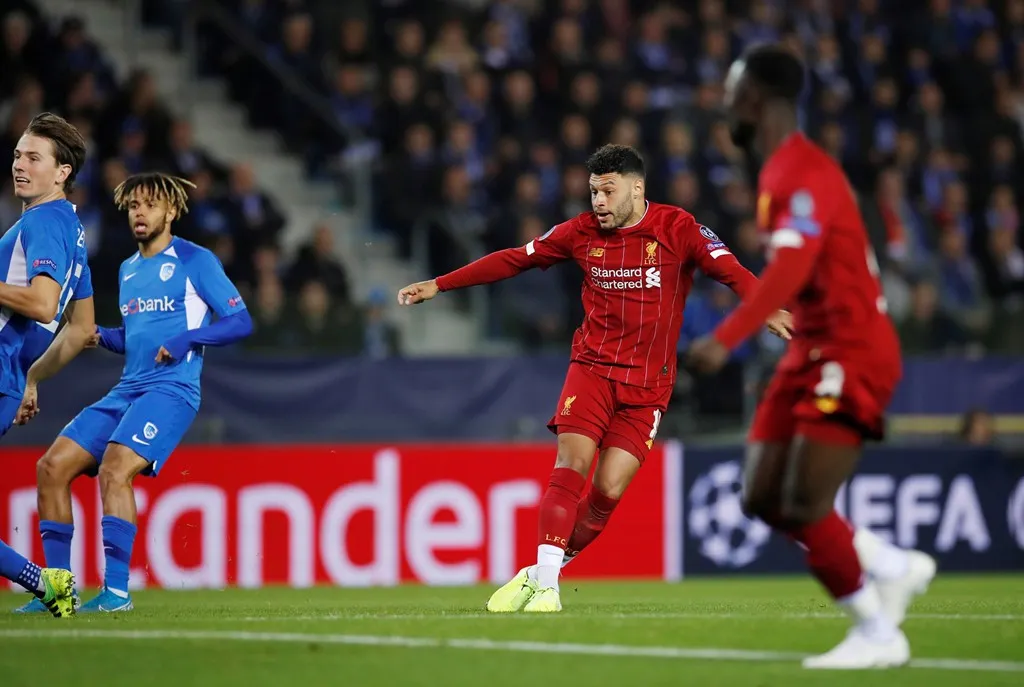 UEFA Champions League: Chamberlain lập cú đúp, Liverpool thắng nhàn Genk - Ảnh 1. UEFA Champions League: Chamberlain lập cú đúp, Liverpool thắng nhàn Genk - Ảnh 1.