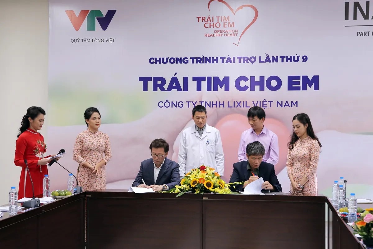 Quỹ Tấm lòng Việt và LIXIL Việt Nam chung tay hỗ trợ phẫu thuật tim bẩm sinh cho các bệnh nhi có hoàn cảnh khó khăn - Ảnh 8.