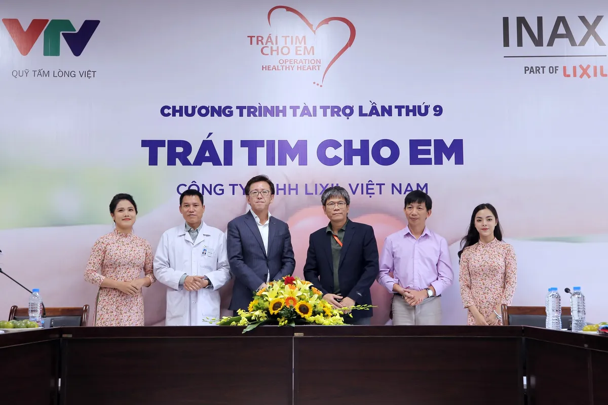 Quỹ Tấm lòng Việt và LIXIL Việt Nam chung tay hỗ trợ phẫu thuật tim bẩm sinh cho các bệnh nhi có hoàn cảnh khó khăn - Ảnh 12.