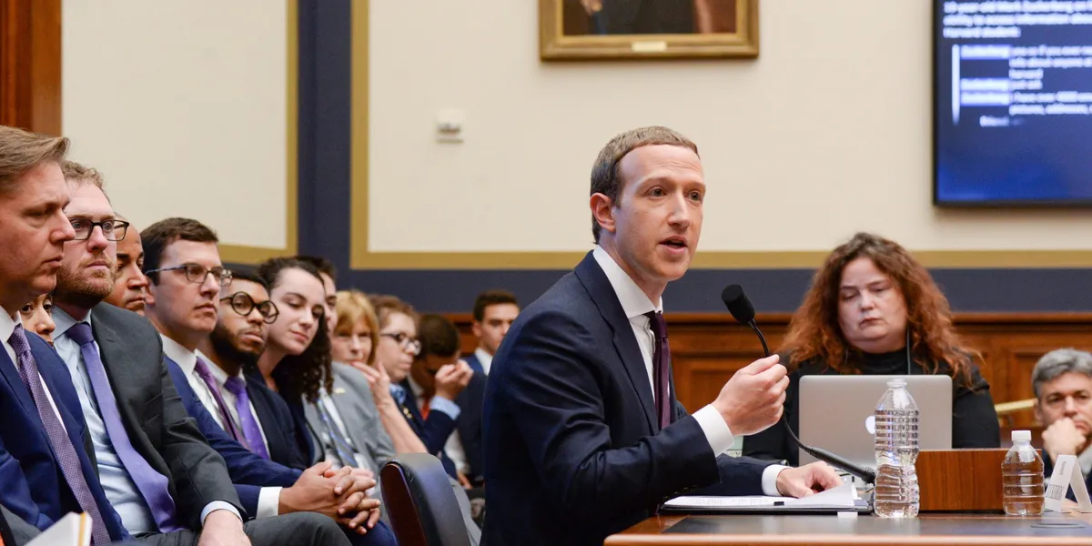 Bí mật ít người biết về kiểu tóc của ông chủ Facebook Mark Zuckerberg - Ảnh 1.